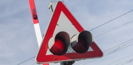 Test signalizacije in zapornice na železniškem prehodu v Mariboru