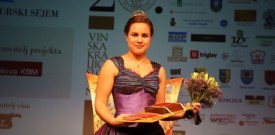 Vinska kraljica Slovenije 2016 je Sara Stadler