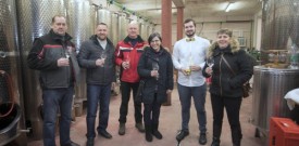 Obisk nagrajencev Slovenskih novic pri PUBEC vinarjih Dveri Pax in Vino Greif