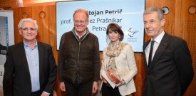 Stojan Petrič, Janez Prašnikar in Petra Kovič, pogovor na Škrabčevi domačiji