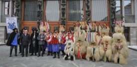 Obisk kurentov in korantov v Državnem zboru