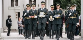Pogreb za igralko Štefko Drolc z vojaškimi častmi