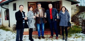 Nagrajenka Majda Gril je s prijatelji obiskala posestvo Cvitanič