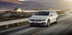 Novi Passat bo kot prvi Volkswagen vozil delno avtomatizirano s potovalno hitrostjo