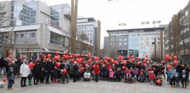 Sprehod z rdečimi baloni ob mednarodnem dnevu redkih bolezni