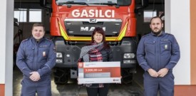 Zavarovalnica Triglav donirala za nakup gasilsko-reševalnega vozila