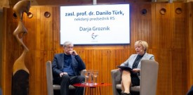 Iskrivo v živo: gost v skednju Škrabčeve domačije zasl. prof. dr. Danilo Türk