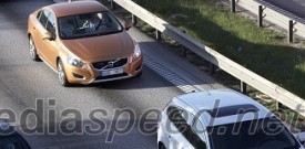 Volvo pomaga voznikom pri vsakodnevni vožnji na delo s tehnologijo, ki samodejno sledi sprednjemu vozilu