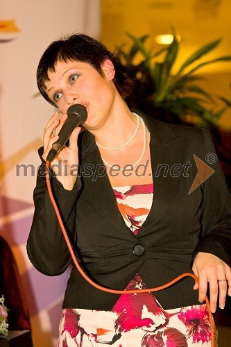 Nuška Drašček, pevka