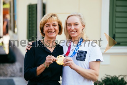 Najstarejša in najmlajša. Slovenska prva zlata olimpijska medalja - Alenka Cuderman, rokomet, Los Angeles, 1984 in zadnja zlata Janja Garnbret, športno plezanje Tokio 2020 (2021)