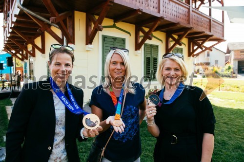 Tri bronaste na OI: Vesna Fabjan, Jolanda Čeplak in Alenka Dovžan