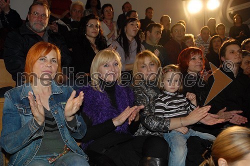 Sonja Mlakar, Jožica Videnšek, kreatorka in lastnica BZ Josephine, Mateja, Tatjana Papotnik in Žiga Papotnik