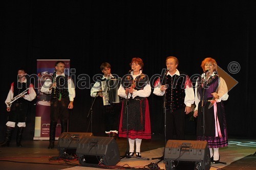 Avsenikov tercet, pevci - Joži Kališnik, Alfi Nipič in Jožica Svete ter njegovi muzikanti