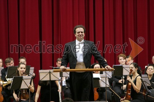 Alberto Roque Santana, dirigent
