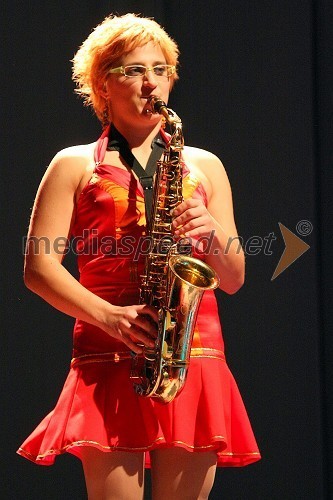 Sonja Hercog, saksofonistka skupine Navihanke