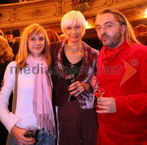 Barbra Drnač, plesna novinarka in
urednica oddaje Parada plesa  hčerko in Milan Gačanović, stilist