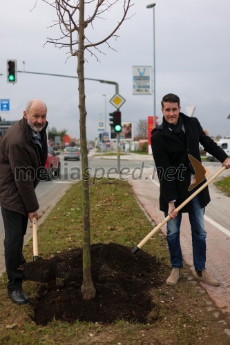 V Kranju začeli z akcijo »KR posvoji drevo«