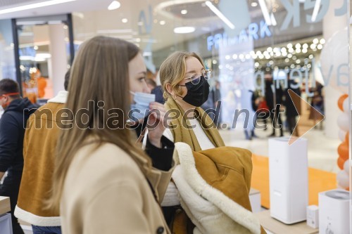 Ljubljana z navdušenjem pospremila odprtje trgovine Xiaomi Store