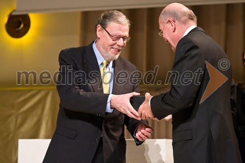 Edvard Zajec, pionir računalniške umetnosti in dobitnik nagrade Trend 2008 za življenjsko delo in Yousif B. Ghafari, ameriški veleposlanik