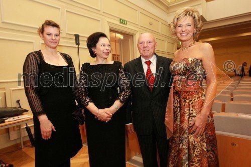 Helena Türk, hči predsednika RS, Barbara Miklič Türk, soproga predsednika RS, Aleš Mižigoj, nekdanji direktor podjetja Medex in Aleša Kandus, predsednica uprave podjetja Medex in predsednica Društva poslovnih žensk FAM