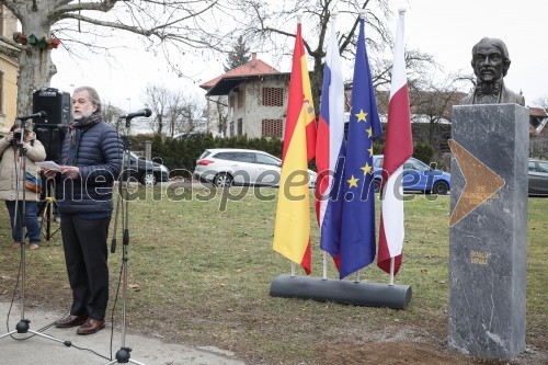 V parku  La Ciotat odkrili španski kip