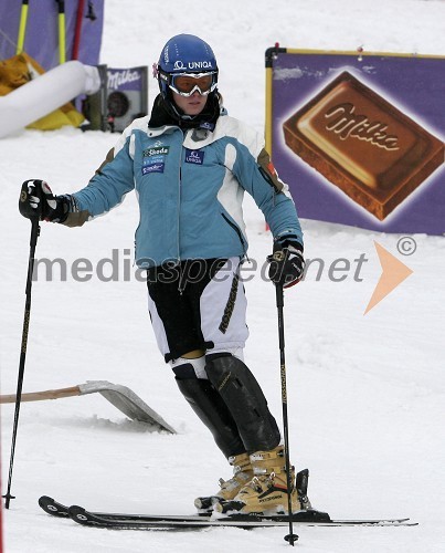 Smučarka Veronika Zuzulova, Slovaška, med ogledom proge
(nedeljski slalom)