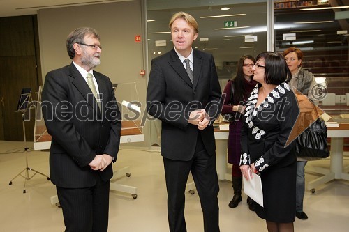 Prof. dr. Ivan Rozman, rektor Univerze v Mariboru, Gregor Golobič, minister za visoko šolstvo, znanost in tehnologijo in Vlasta Stavbar, ravnateljica Univerzitetne knjižnice Maribor