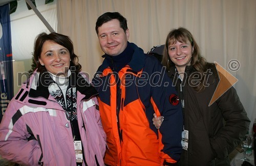 Igor Marinič, namestnik direktorja Pošte Slovenije z ženo Andrejo in hčerko Ano
(nedeljski slalom)