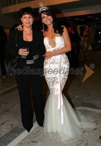 Dalila Dragojevič, Miss Universe 2005 z mamo