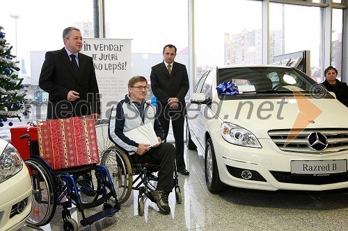 Štefan Vöröš, generalni direktor AC Intercar, d.o.o., Franci Simonič in Emil Žilavec, direktor Autocommerce Maribor