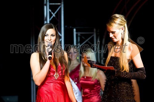 Tara Prodnik, superfinalistka izbora za Miss Casino Kongo 2009 in Jerneja Podbevšek Zhembrowskyy, voditeljica prireditve