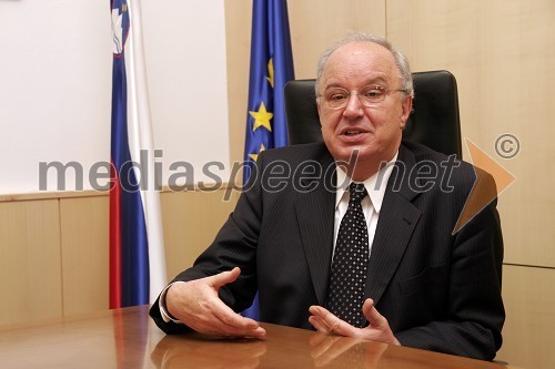 Dr. Andrej Bajuk, minister za finance