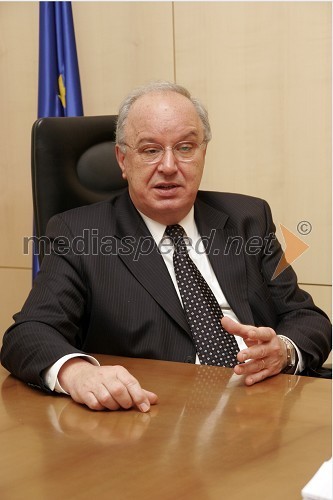 Dr. Andrej Bajuk, minister za finance