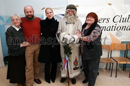 ..., Božo Raušl, sekretar ZPM Maribor, Brina Černetič, svetovalka uprave Diners Club Slovenija, Dedek Mraz in Majda Struc, generalna sekretarka ZPM (Zveza prijateljev mladine)