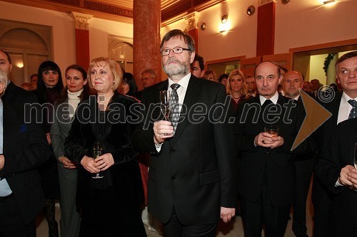 Prof. dr. Ivan Rozman, rektor Univerze v Mariboru, njegova soporoga dr. Janja Črčinovič Rozman ter dr. Franc Kramberger, mariborski nadškof in metropolit