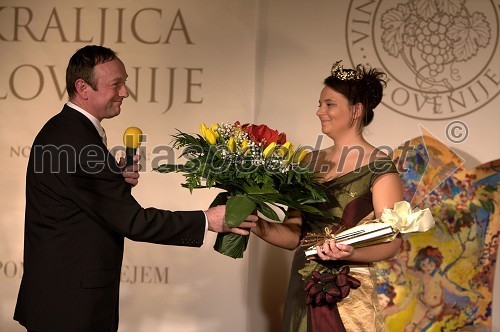 Stane Kocutar, urednik oddaj na Radiu Maribor in povezovalec prireditve ter Svetlana Širec, Vinska kraljica Slovenije 2008