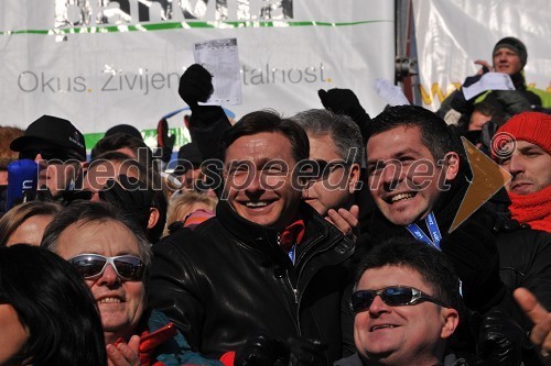 Borut Pahor, predsednik Vlade RS in Matjaž Nemec, osebni tajnik Boruta Pahorja ter gostje na častni tribuni  	 
	