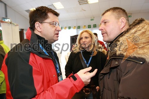 Vlado Dimovski, nekdanji minister za delo, Petra Lesjak Mandl in Bojan Požar, glavni in odgovorni urednik spletnega časopisa Požareport