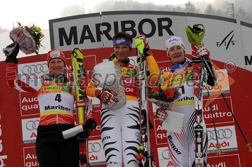 Tanja Poutiainen, Finska - tretje mesto , Maria Riesch, Nemčija - prvo mesto, Kathrin Zettel, Avstrija - drugo mesto