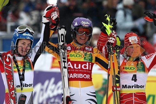 Kathrin Zettel, Avstrija - drugo mesto, Maria Riesch, Nemčija - prvo mesto in Tanja Poutiainen, Finska - tretje mesto