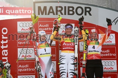 Kathrin Zettel, Avstrija - drugo mesto, Maria Riesch, Nemčija - prvo mesto in Tanja Poutiainen, Finska - tretje mesto