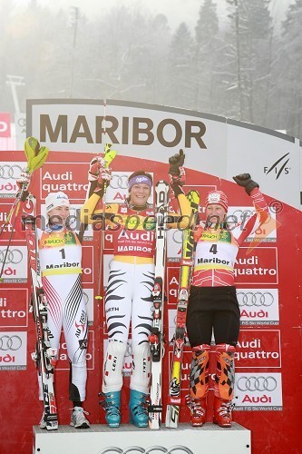 Kathrin Zettel, Avstrija - drugo mesto, Maria Riesch, Nemčija - prvo mesto in Tanja Poutiainen, Finska - tretje mesto