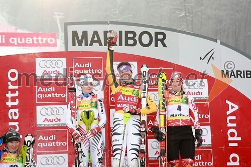 Kathrin Zettel, Avstrija - drugo mesto, Maria Riesch, Nemčija - prvo mesto in Tanja Poutiainen, Finska - tretje mesto