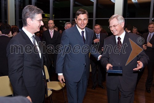 Franjo Bobinac, predsednik uprave Gorenje d.d., Borut Pahor, predsednik Vlade RS in Zlatko Kavčič, prejemnik priznanja za življenjsko delo na področju managementa (nekdanji predsednik uprave Gorenjske banke)