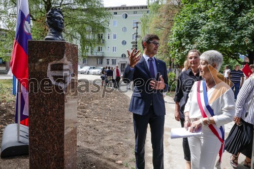 Odkritje kipa Prešernovega francoskega sodobnika v prenovljenem Parku La Ciotat v Kranju