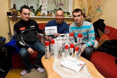 Sergej Kosman (Kmetija) prejel kozmetiko in olje Ipone za svoj motor