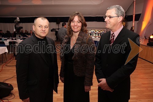 Franc Kangler, župan Maribora, Tina Križan, nekdanja tenisačica in Leopold Kremžar, predsednik Športne zveze Maribor 
 







 
