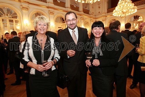 Jasna Dominko Baloh, direktorica Dobe, dr. József Györkös, državni sekretar Ministrstva za visoko šolstvo, znanost in tehnologijo in Mag. Helena Cvikl, direktorica Višje strokovne šole za gostinstvo in turizem v Mariboru