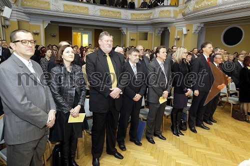 Natalija Komljanc, strokovna direktorica Zavoda RS za šolstvo s soprogom, Igor Majerle, ravnatelj Gimnazije Celje - Center, Janez Pastar, predsednik skupnosti slovenskih gimnazij, Bojan Šrot, župan občine Celje, Mojca Grobelnik, vodja službe za odnose z javnostmi na Ministrstvu za šolsvo in šport, Igor Lukšič, minister za šolstvo in šport in Miran Potrč, poslanec SD