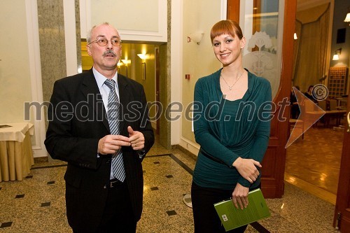 Srečko Pirtovšek, glavni in odgovorni urednik Založbe Kapital in Mateja Ahej, Finančni center